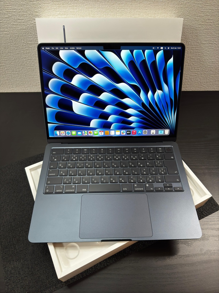 Macbook Air 2022 M2  256Gb 98% Mulus (Second)